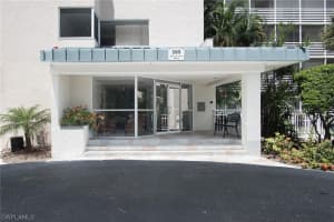 285 Naples Cove Drive, NAPLES, FL 34110 Sold 04/08/24