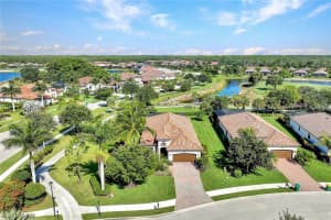 12497 Fenhurst Way, NAPLES, FL 34120 Sold 11/09/23