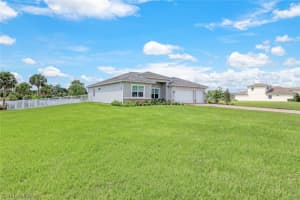 2050 Hickeys Creekside Dr, Alva, FL 33920, Sold 07/28/23