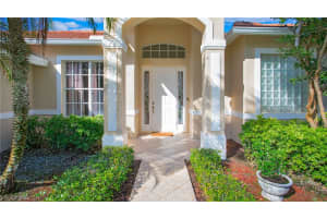 905 Grand Rapids Blvd, Naples, FL 34120, Sold 08/11/23