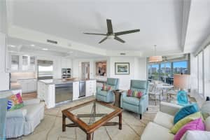295 Grande Way, Naples, FL 34110, Sold 10/10/23