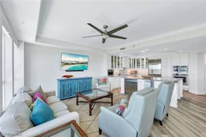 295 Grande Way, Naples, FL 34110, Sold 10/10/23