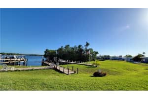 328 Shoreland Dr, Fort Myers, FL 33905, Sold 09/29/23