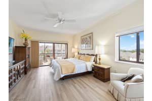 900 Arbor Lake Dr, Naples, FL 34110, Sold 09/21/23