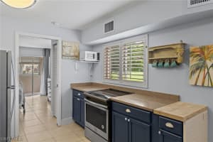 8156 Country Rd UNIT 104, Fort Myers, FL 33919, Sold 09/28/23