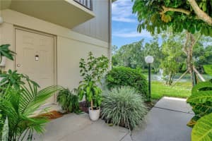 8 Bobolink Ct, Naples, FL 34105, Sold 09/15/23