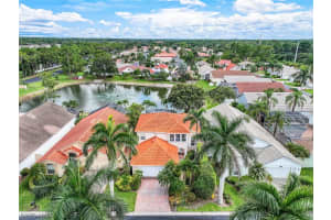 1082 Jardin Dr, Naples, FL 34104, Sold 12/29/23