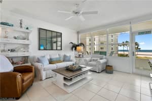 220 Seaview Court, MARCO ISLAND, FL 34145 Sold 12/04/23