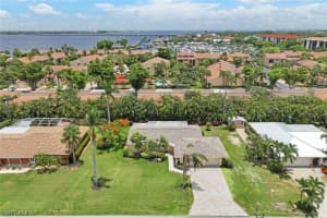 857 Town And River Drive, FORT MYERS, FL 33919 Sold 03/29/24