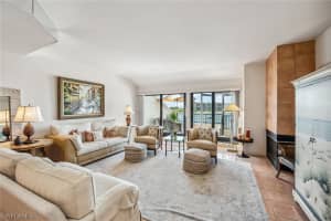 111 La Peninsula Boulevard, NAPLES, FL 34113 Sold 05/17/24