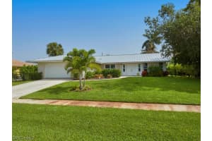 813 Buttonwood Court, MARCO ISLAND, FL 34145 Sold 04/07/25