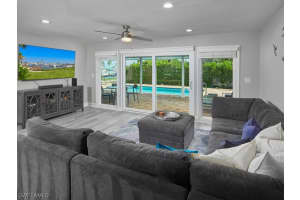 813 Buttonwood Court, MARCO ISLAND, FL 34145 Sold 04/07/25