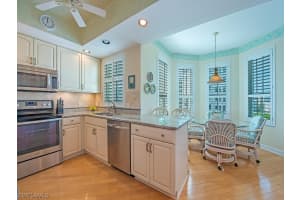 325 Dunes Boulevard, NAPLES, FL 34110 Sold 11/27/23