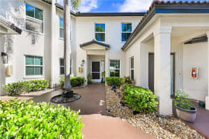 200 Diamond Circle, NAPLES, FL 34110 Sold 05/23/24
