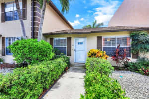 731 Elkcam Circle, MARCO ISLAND, FL 34145 Sold 03/11/24