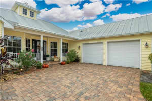 16430 Oakview Circle, ALVA, FL 33920 Sold 05/29/24