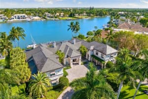 701 Kings Town Drive, Naples, FL 34102 Sold 04/18/25