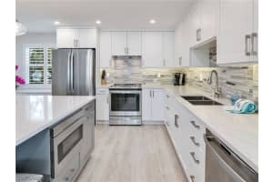 880 Huron Court, MARCO ISLAND, FL 34145 Sold 04/19/24