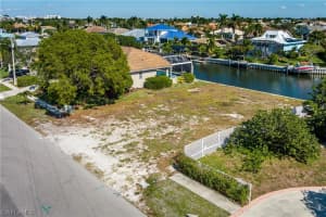 609 Spinnaker Drive, Marco Island, FL 34145 - MLS#223086474