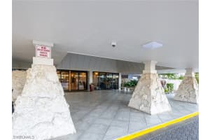 180 Seaview Court, MARCO ISLAND, FL 34145 Sold 07/30/24