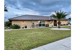 4560 Vinsetta Avenue, NORTH FORT MYERS, FL 33903 Sold 04/29/24