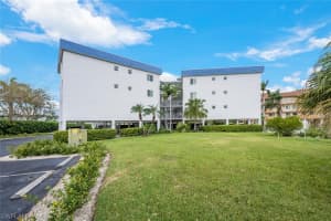 710 Elkcam Circle, MARCO ISLAND, FL 34145 Sold 04/05/24