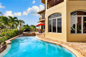 82 Dolphin Circle, NAPLES, FL 34113 Sold 03/05/24
