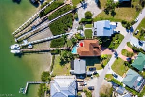 82 Dolphin Circle, NAPLES, FL 34113 Sold 03/05/24