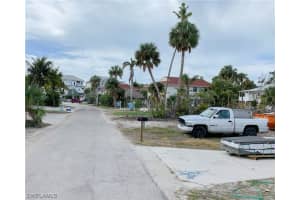 127 Washington Avenue, Fort Myers Beach, FL 33931 - MLS#223094772