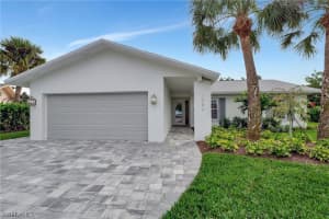 1084 Lake Shore Ct, Naples
