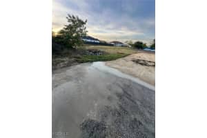 2718 24th Street, Lehigh Acres, FL 33976 - MLS#223095854