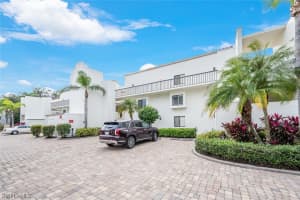 586 Beachwalk Circle, NAPLES, FL 34108 Sold 03/13/24