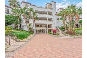 332 La Peninsula Boulevard, NAPLES, FL 34113 Sold 05/07/24