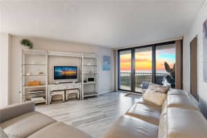320 Seaview Court, MARCO ISLAND, FL 34145 Sold 04/09/24