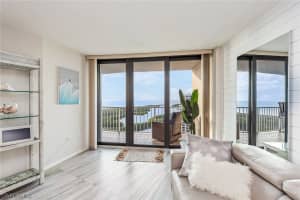 320 Seaview Court, MARCO ISLAND, FL 34145 Sold 04/09/24