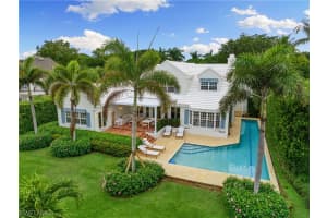 901 Galleon Drive, Naples, FL 34102 Sold 03/28/25