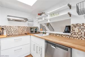 5831 Vancouver Circle, FORT MYERS, FL 33907 Sold 02/20/24