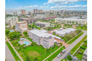 960 Huron Court, MARCO ISLAND, FL 34145 Sold 04/03/25