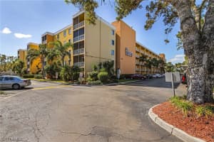 2366 Mall Drive, FORT MYERS, FL 33901 Sold 04/15/24