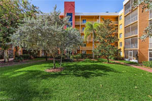 2366 Mall Drive, FORT MYERS, FL 33901 Sold 04/15/24