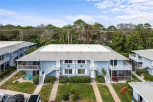 208 Palm Dr APT 4, Naples, FL 34112, Sold 04/26/24