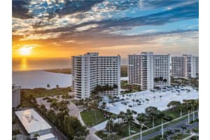 320 Seaview Court, MARCO ISLAND, FL 34145 Sold 06/17/24