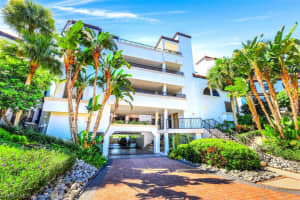 344 La Peninsula Boulevard, NAPLES, FL 34113 Sold 05/29/24