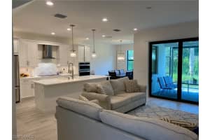12997 Pembroke Dr, Naples