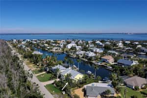 1662 Dixie Beach Boulevard, SANIBEL, FL 33957 Sold 04/30/24