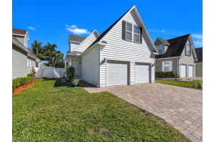 401 Leawood Cir, Naples, FL 34104, Sold 03/29/24