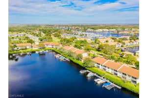 254 Newport Dr 412, Naples