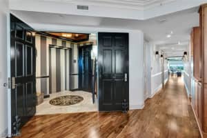 285 GRANDE Way, NAPLES, FL 34110 Sold 05/31/24