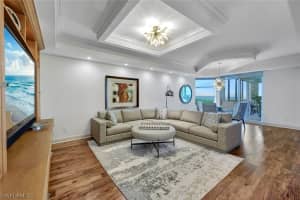 285 GRANDE Way, NAPLES, FL 34110 Sold 05/31/24
