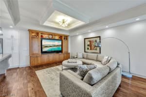 285 GRANDE Way, NAPLES, FL 34110 Sold 05/31/24